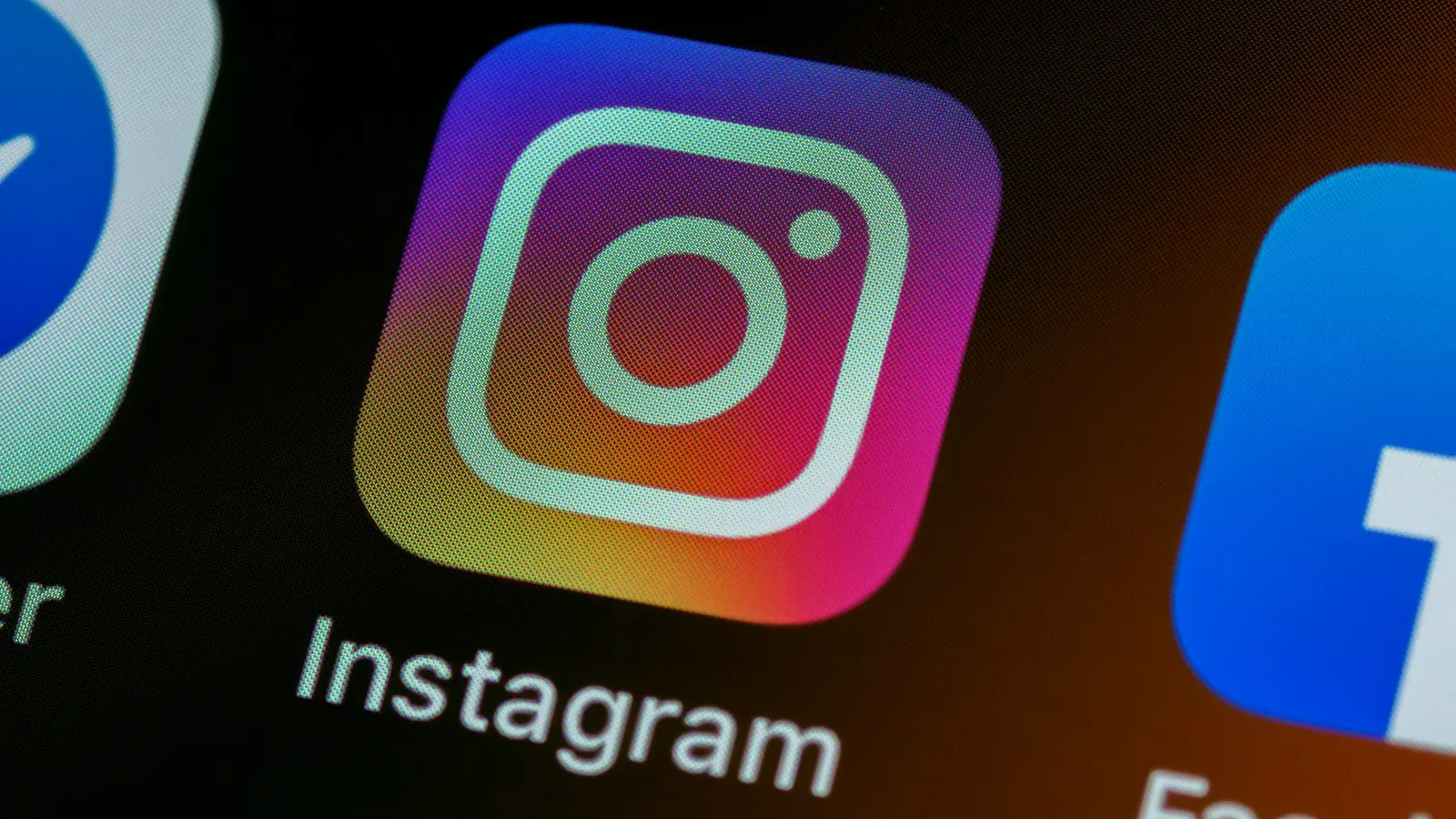 Google Ads ou Instagram: onde anunciar em Alphaville primeiro?